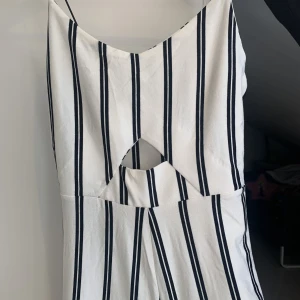 Jumpsuit - Snygga jumpsuit från New Yorker, size Xs-S.  Använd bara 2 gånger