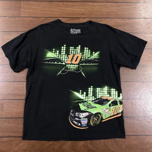 Nascar Tshirt  - Snygg vintage Nascar T-shirt i storlek L! Bara att skriva om du undrar över något🙏