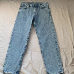 Säljer ett par jeans från Weekday som nu är för små för mig.Mvh Adrian