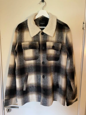 Vårjacka  - Använd i 2 timmar 