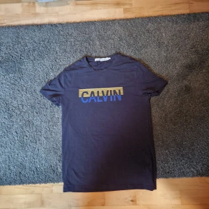 Calvin Klein t-shirt - Använd men inga flaws. Slim fit