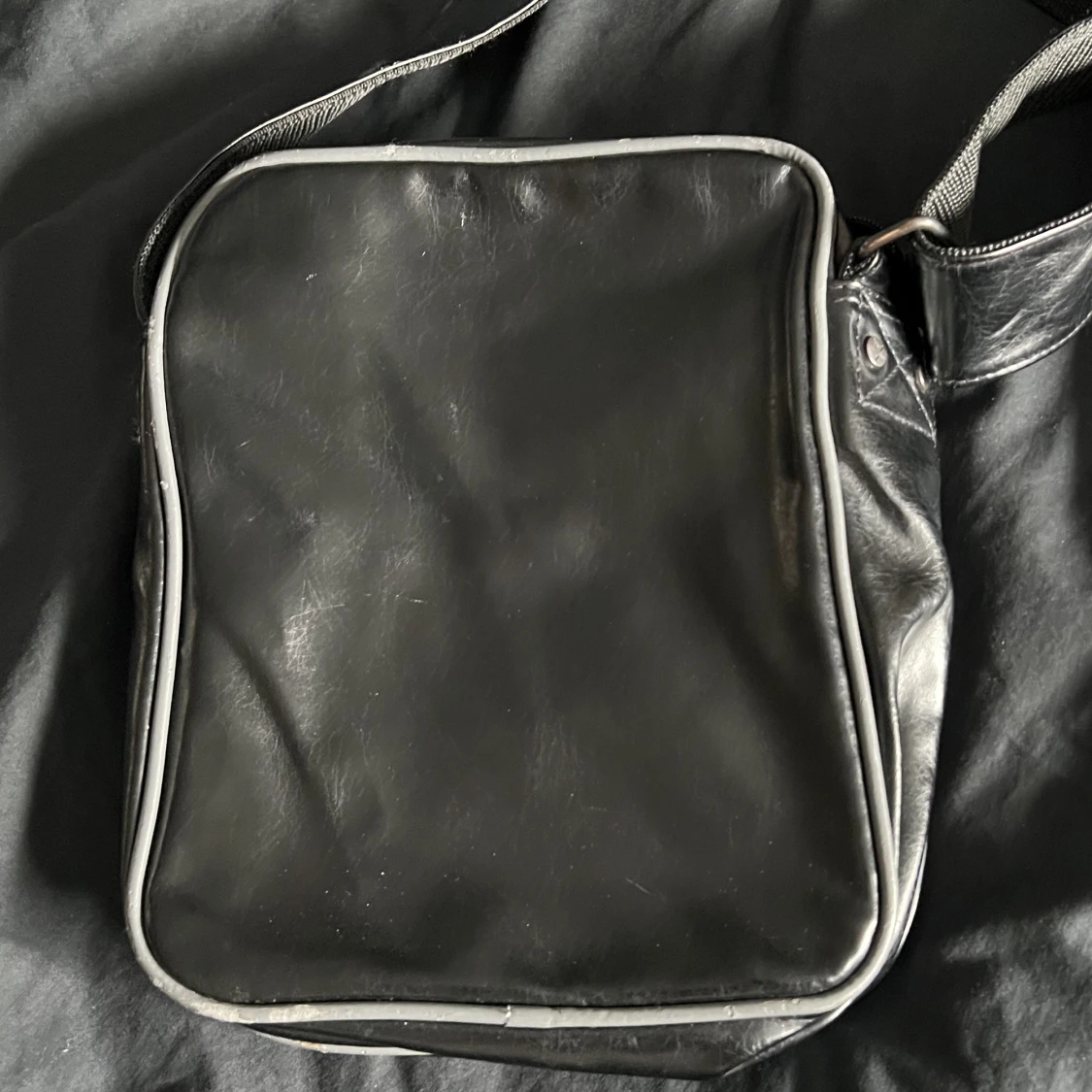 axelremsväska  - 91