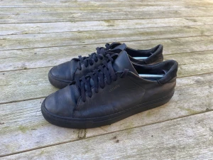 Arigato - Säljer mina riktigt snygga arigatos i storlek 41. Det är använda några få gånger under hösten så det är i bra skick. Nypris är runt 2400 men säljs billigt pga har köpt nya 