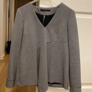 Tröja ifrån Zara - Jättefin tröja ifrån Zara, knappt använd! 