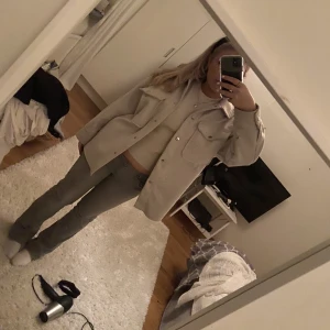 Kappa - Jätte snygg kappa typ använd 5 gånger! Men tyvärr fel storlek😭 oseriös köper då jag måste lägga ut igen!!