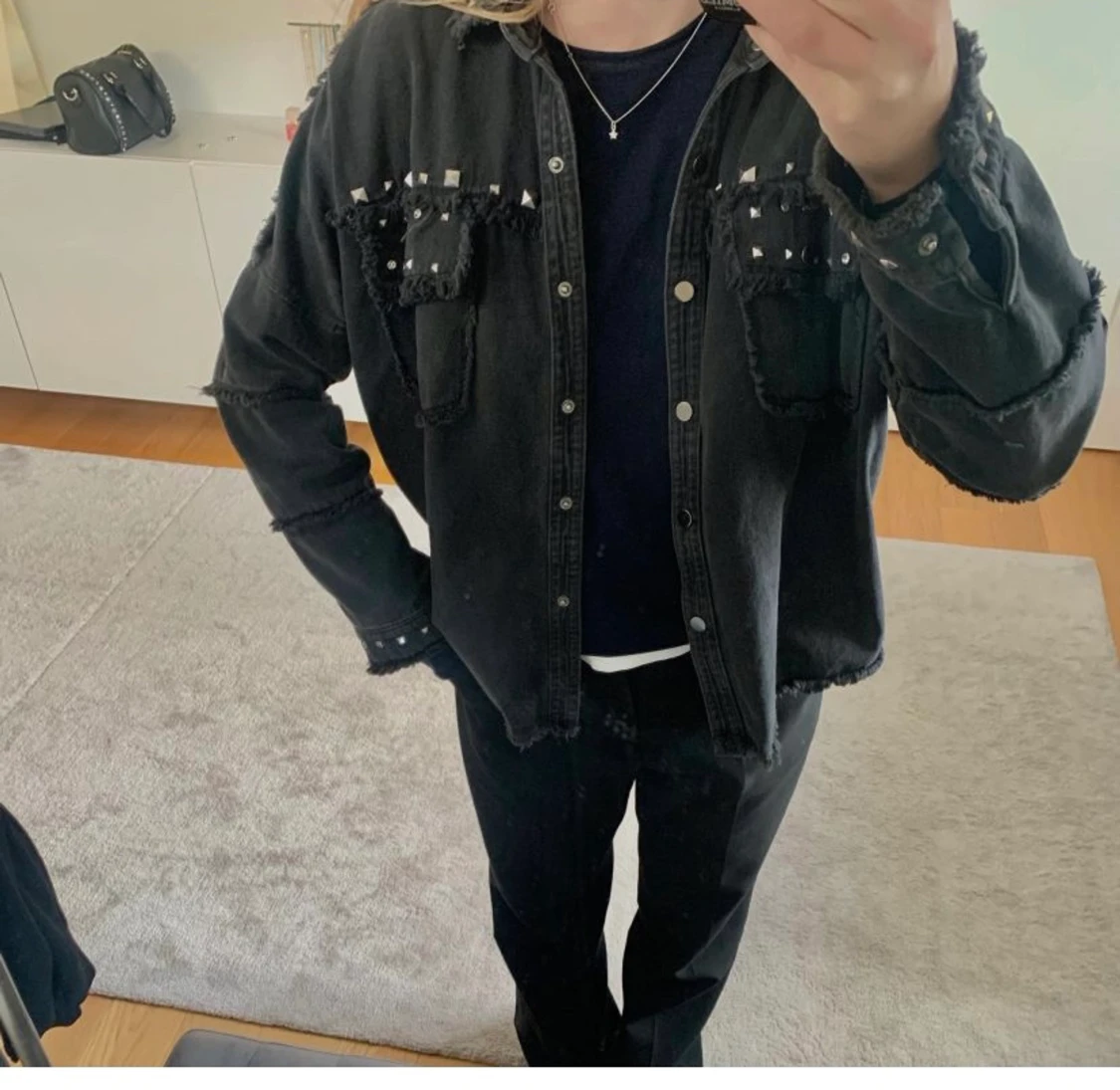 Jeansjacka med nitar