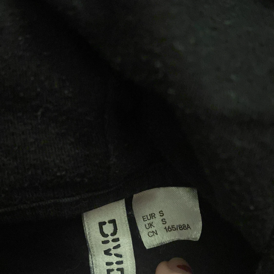 Basic svart hoodie  - 91