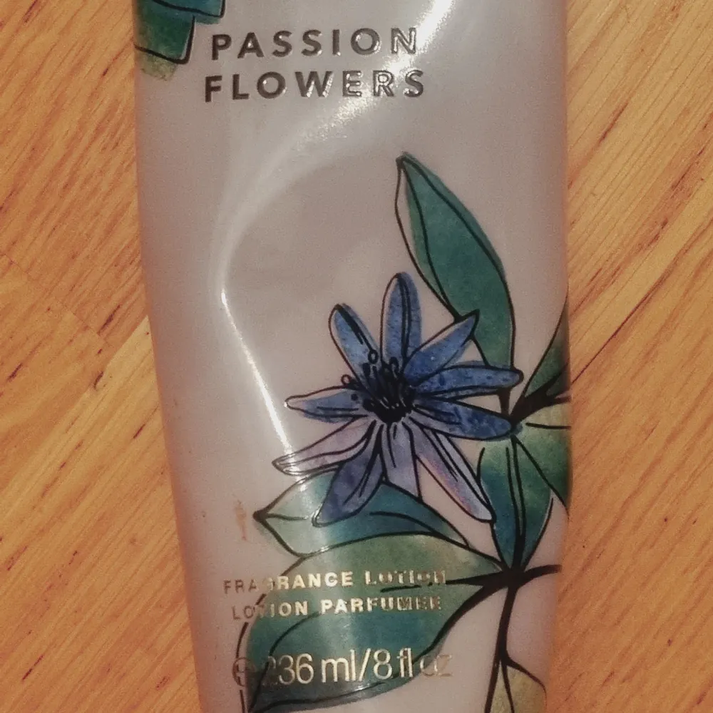 Passion flowers frånVictoriassecret,  ny.  Samfraktar såklart vid köp av flera produkter . Övrigt.