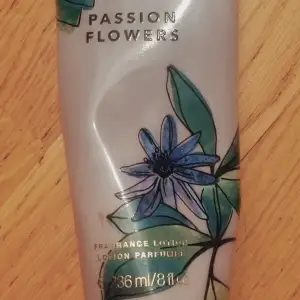 Passion flowers frånVictoriassecret,  ny.  Samfraktar såklart vid köp av flera produkter 