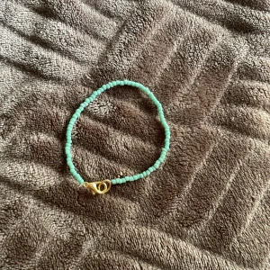 Fint armband  - Jag säljer nu det här ljus gröna armbandet