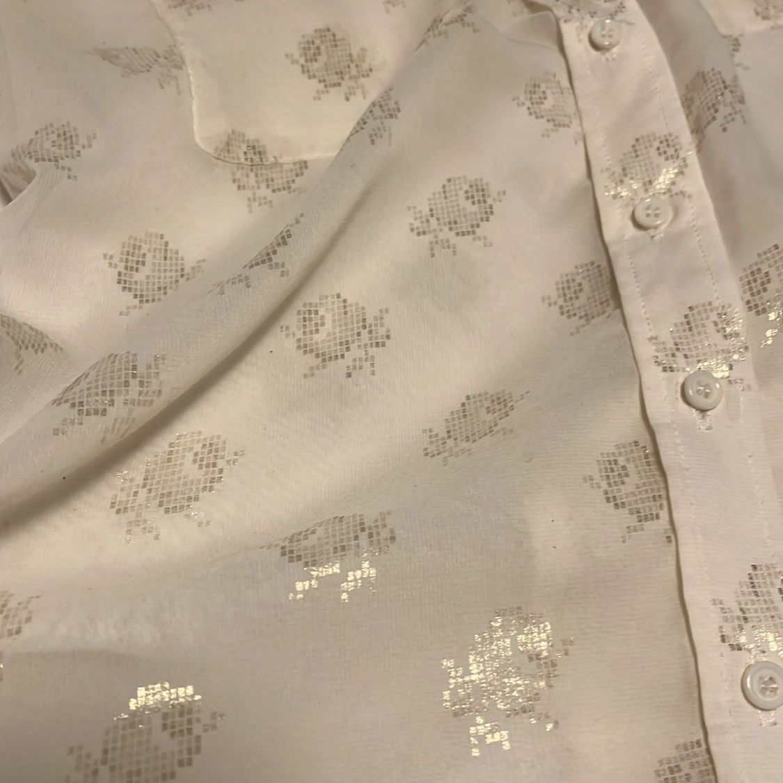 Blus med guldiga rosor - 91