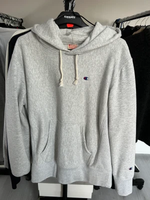 Champion hoodie - Använd 10 gånger max  Köptes för 879 