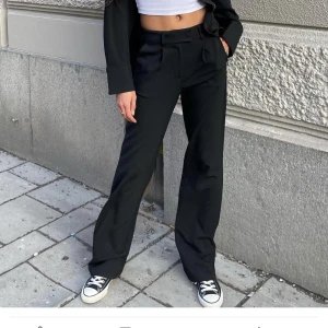 LXA kostymbyxor  - Lxa kostymbyxor i storlek xs. Säljer då de var förstora för mig och glömde skicka tillbaka! 🙌🏼