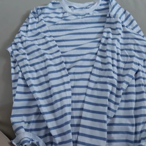 Blå tröja - Oanvänd långtröja