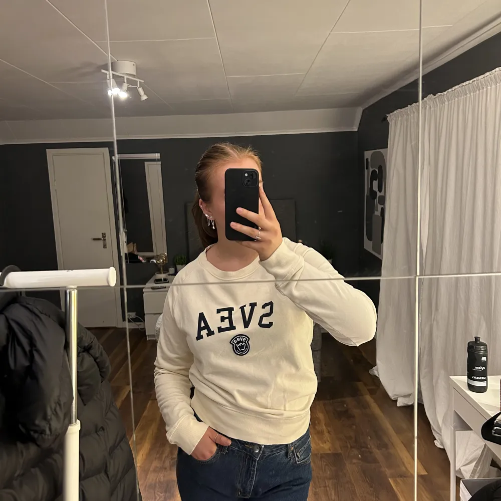 Sweatshirt ifrån SVEA säljes, storlek 170.. Tröjor & Koftor.