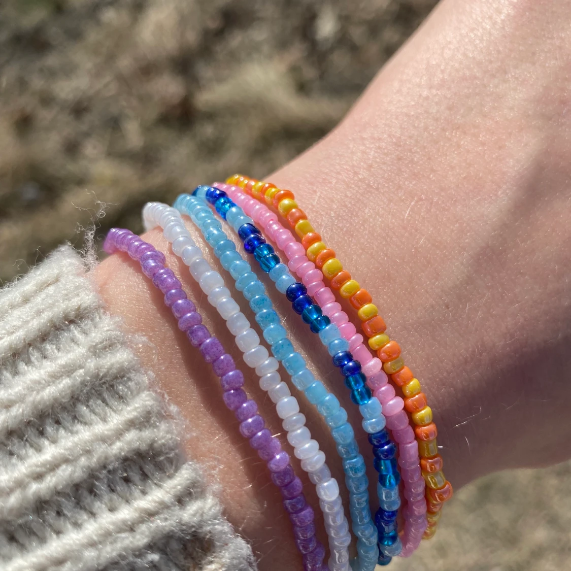 Pärlarmband i olika färger