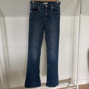 Bootcut high waist jeans från Gina Tricot 