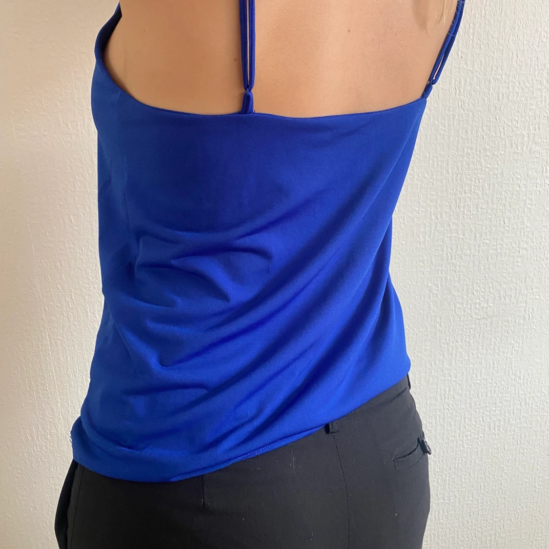 Fin mörkblått linne - 90