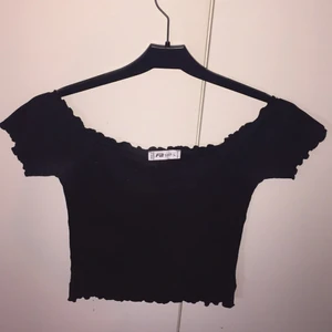 Strl L  - Säljer då en magtröja som jag tröttnat på har använd den 4-5 gånger inga hål eller något fel på tröjan😊