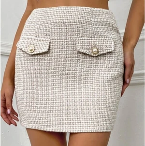 Kjol - Säljer denna oanvända kjolen från Shein. Storlek S (men passar även som M). Vid sidan är det blixtlås (se bild 3)! 