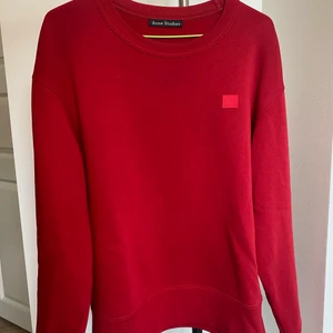 Acne Studios crew neck face collection - Acne Studios Face Collection crew neck i storlek M.  Använd ett fåtal gånger. Väldigt fint skick.