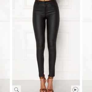 Vila skinnbyxor - Skinnbyxor från märket Vila, helt oanvända men har ingen lapp kvar.