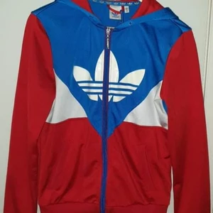 Adidas, Adidas WCT jacket, adidaströja - Adidas WCT tröja storlek 38, men skulle använda den som en 36a också som jag gjort 💕 fint skick men jag tycker inte om färgen. Köparen betalar frakt.