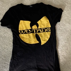 Wu Tang Clan tröja - Korta ärmar tajt passform, relativt lång