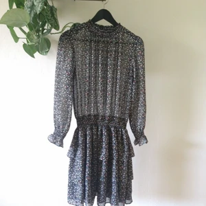 BikBok floral dress  - Short dress with ruffles and transparent top, used but in good condition, 100% polyester 