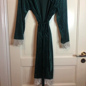 En skön rock typ o ha hemma  - Om ni har frågor skriv gärna vet inte vilket märke pris kan diskuteras då jag vill bli av med kläder 