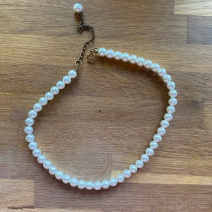 Pärlhalsband - Köpare stär för frakt ☀️