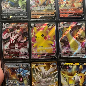 Pokémon kort - Säljer mina Pokémon kort, ifall det finns något specifikt Pokémon kort som du vill ha så kan vi diskutera priset för just de kortet;)