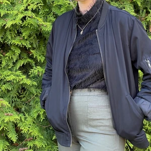 Jacka - Snygg och enkel bomberjacka. Mötes upp i Linköping, annars står du för frakten 