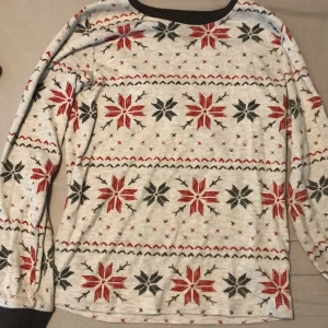 Köpt är köpt❤️❤️ - Tröjan är typ jul vibes ba🫶🏾❤️