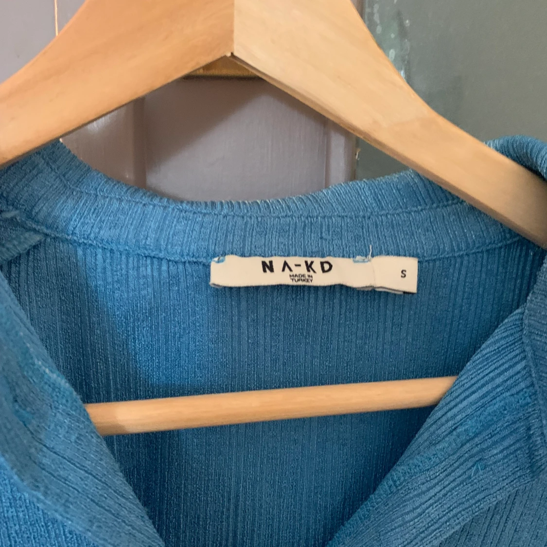 Snygg skimrig tröja från na-kd  - 90