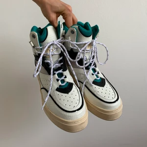 Eytys sneakers - Eytys lotus i storlek 40. Använda ett fåtal gånger. Säljs utan kartong.