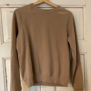Sweatshirt  - Sweatshirt från lager 157. Använd ett fåtal gånger, nyskick.  Storlek: XS Pris: 60 + frakt Originalpris: 150