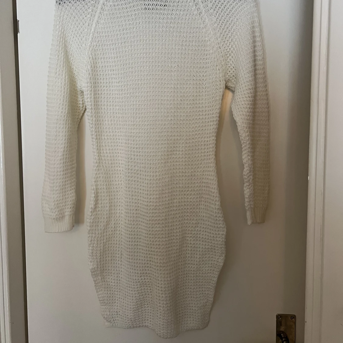 Vit stickad tröja med krage  - 90