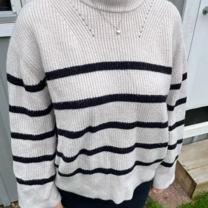 RANDIG TRÖJA - RANDIG TRÖJA