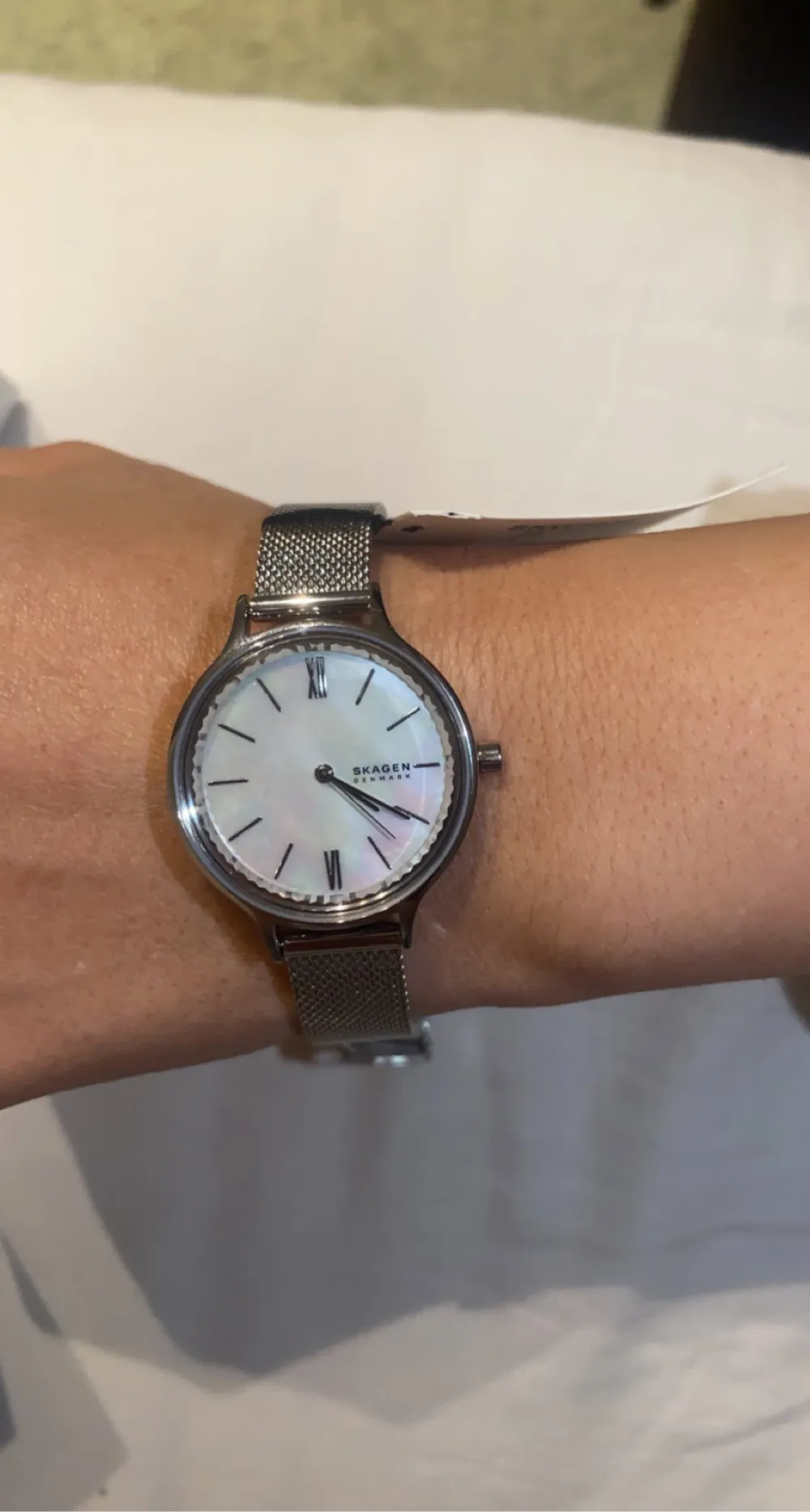 Jag säljer en jätte fin klocka, dam. Den kommer ej till användning pga har en liknande. Den är äkta och har inga difekter.💓💓. Accessoarer.