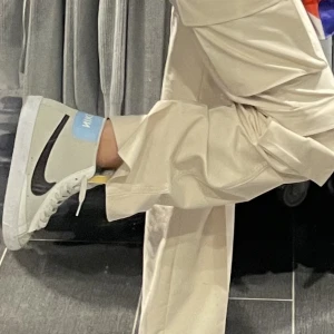 Nike Blazer - Säljer mina skor! De är i bra skick, jag måste tvätta de bara. Kontakta mig för fler bilder! De passar inte mig längre. 