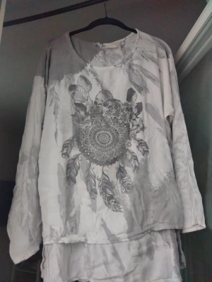 Bohemisk tröja - Skit snygg passar mig inte bra dock 😿