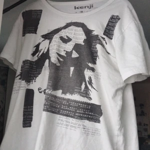 Cool tröja  - Köpte den för den påminde mig  av crystal castles detta med en läder jacka😤