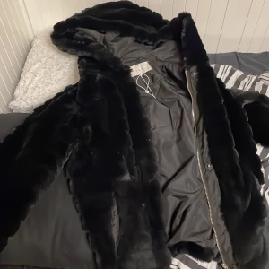 Päls jacka  - Använd en gång 
