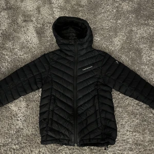 Peak Performance Jacka - Säljer nu min svarta Peak Performance jacka. Jackan är i storlek S och i superfint skick💗