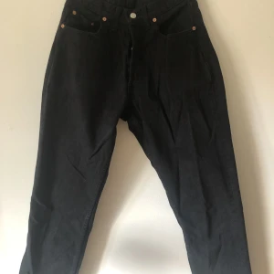 Levis 507 31x30 - Svarta jeans av levis i storlek 31x30 straight modell