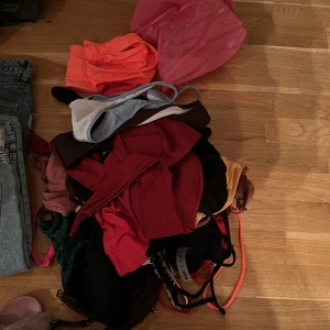 Bikini - Blandade bikininasar/underdelar  i blandade storlekar  Ta allt för 100kr