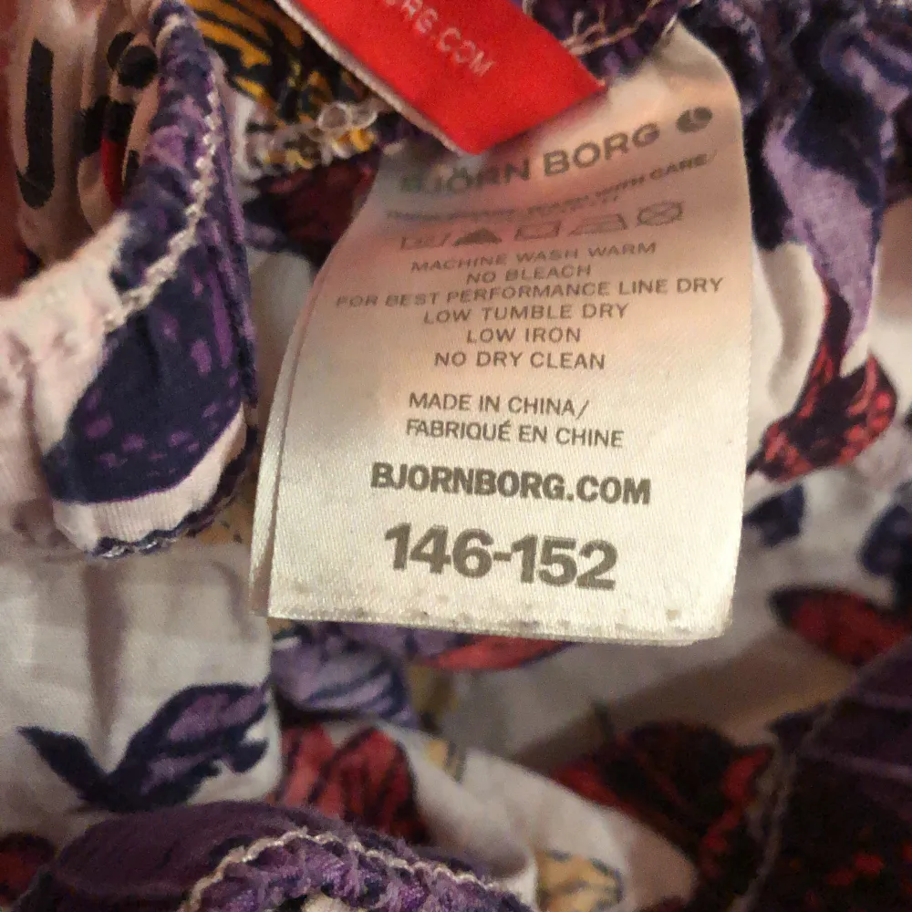 Björn Borg byxor i nyskick. Inprincip aldrig använda och är otroligt sköna att ha på sig. Nypris 300kr. Jeans & Byxor.