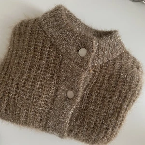 Stickad tröja med glitter  - Varm och festlig stickad tröja 