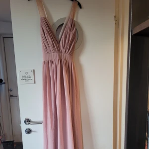 Lång klänning - Använd 1 gång